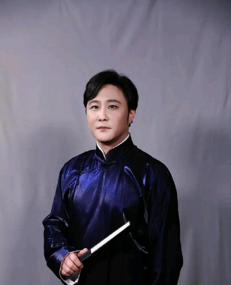 闫云达，原名闫宗海，是郭德纲的首个徒弟，曾被称为“德云无首徒”，后来因不明原因离