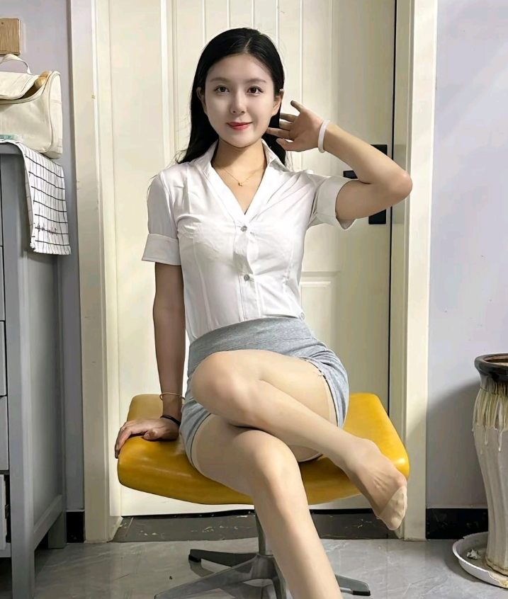 穿上新丝袜，瞬间感觉自己萌萌哒！魅力四射，自信满满，走在街上都能成为焦点，快来一