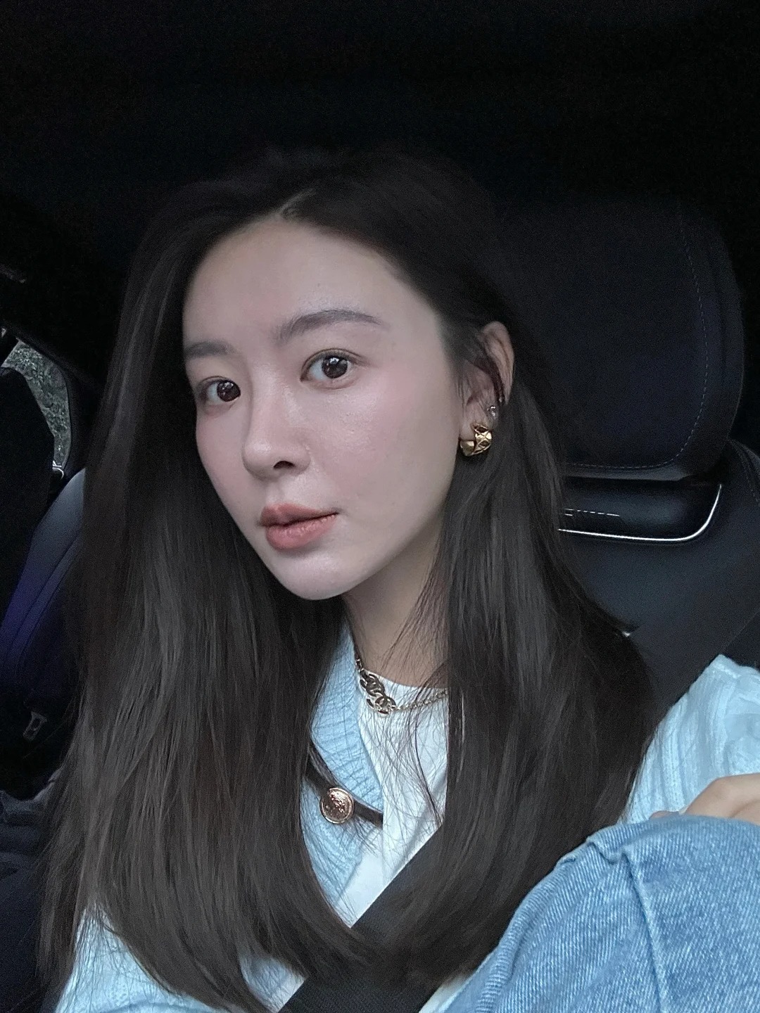 当妈妈后少有的散发
当妈后天天都是把头发扎起来，产后脱发也结束了，阿姨也上班了，