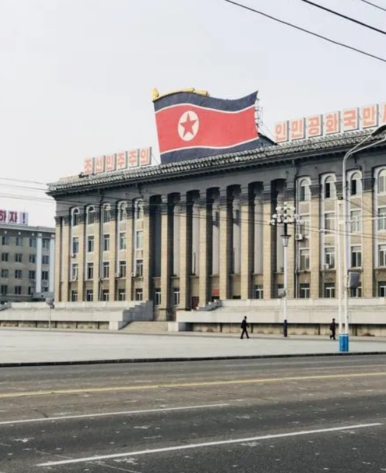 076弹射两攻的防空火力非常强悍，与山东舰相同。

076型电磁弹射型两栖攻击舰
