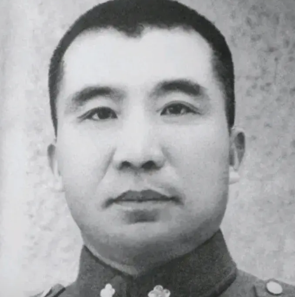 如果你用王耀武的视角打开抗战时期的历史，你就会明白，为什么坊间会流传“宁碰阎王，