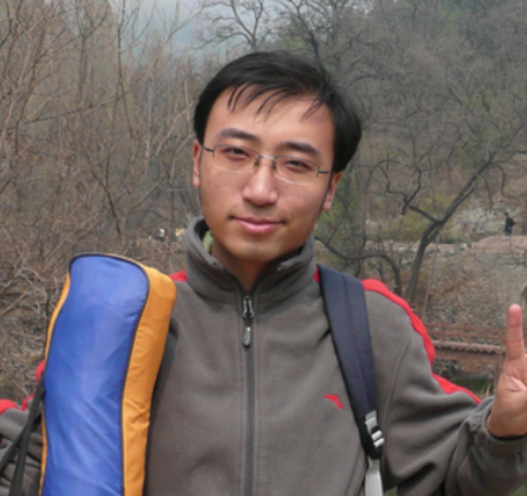 2009年，一位清华研究生被各家企业拒之门外，随后他做了一个出人意料的决定，应聘