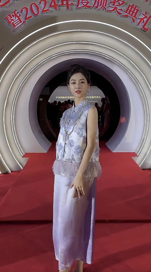 车模苏宁自曝婚姻状况,想离婚小沈不肯,小沈天天拍美女品味变化(车模苏宁有男朋友啦)-第7张图片-九妖电影 车模苏宁自曝婚姻状况,想离婚小沈不肯,小沈天天拍美女品味变化(车模苏宁有男朋友啦)-第7张图片-九妖电影