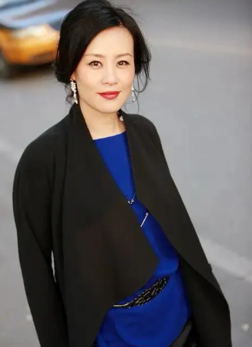 美国人陈冲，1961年出生于上海。
美国人邬君梅，1966年出生于上海。

两个