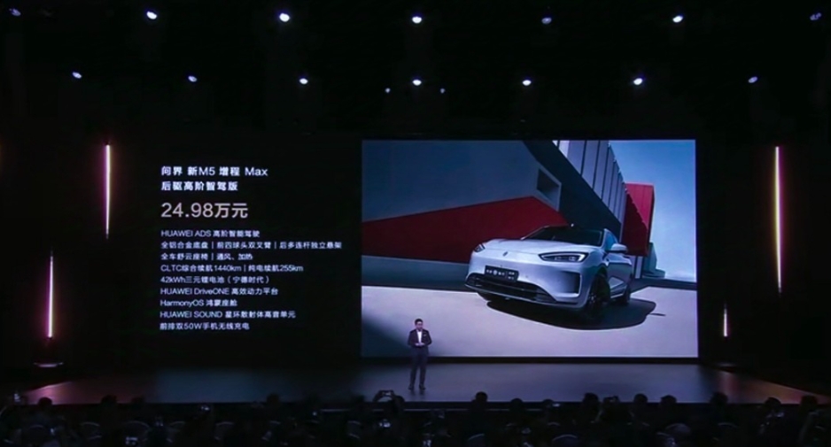 
余承东说30万以下车型用智驾肯定是要亏钱的，但比亚迪却将智驾打到了10万元以下