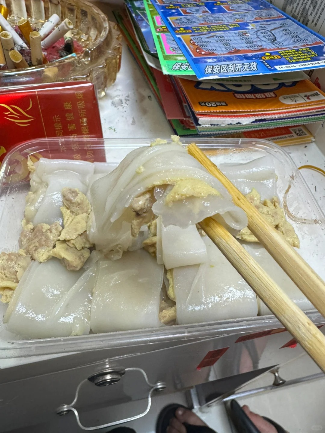 第二次吃肠粉，好难吃
特意点了广顺兴家的鸡蛋肠粉和肉末肠粉。就给了一丢丢丢酱油 