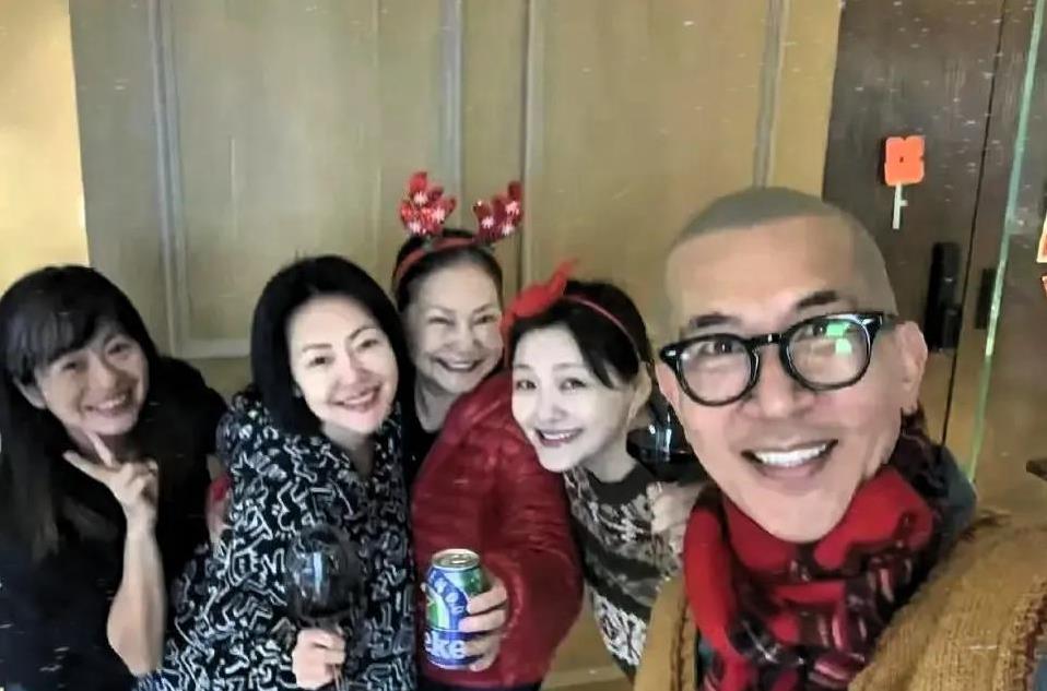 大小S一家的感情一直十分融洽，三姐妹之间的关系更是令人称羡，多年以来始终保持着亲