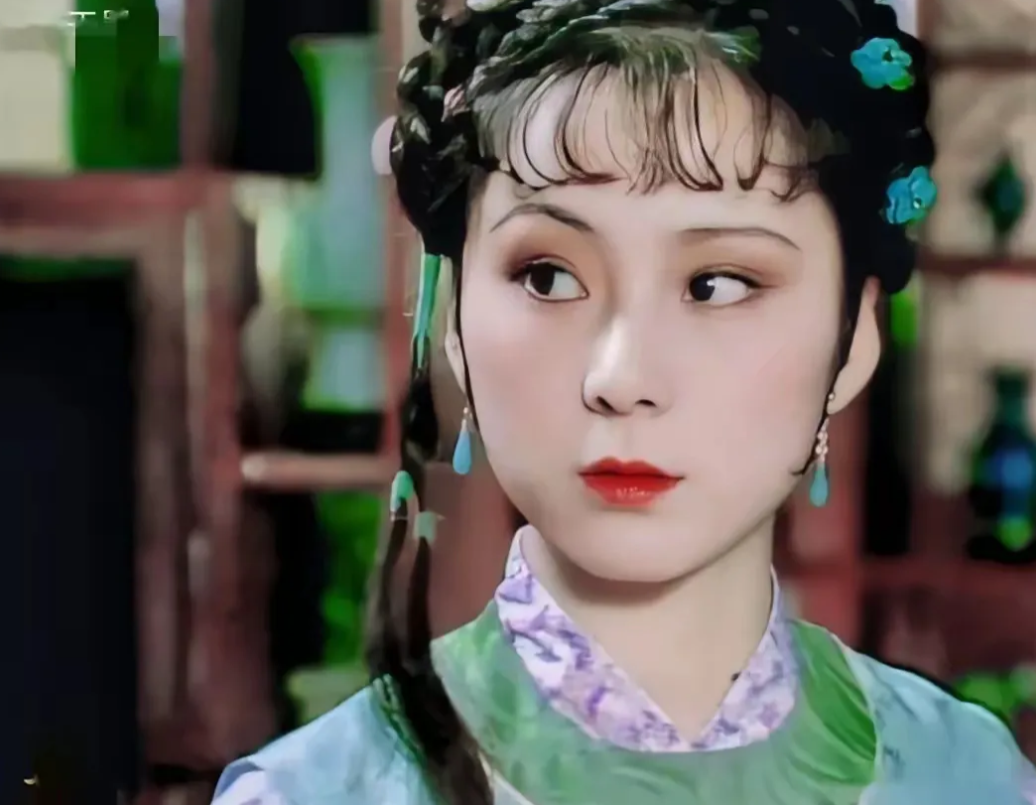 红楼中最嚣张，没有尊卑的三个丫鬟，晴雯，司琪，芳官。晴雯爱拔尖，出风头，教训小丫