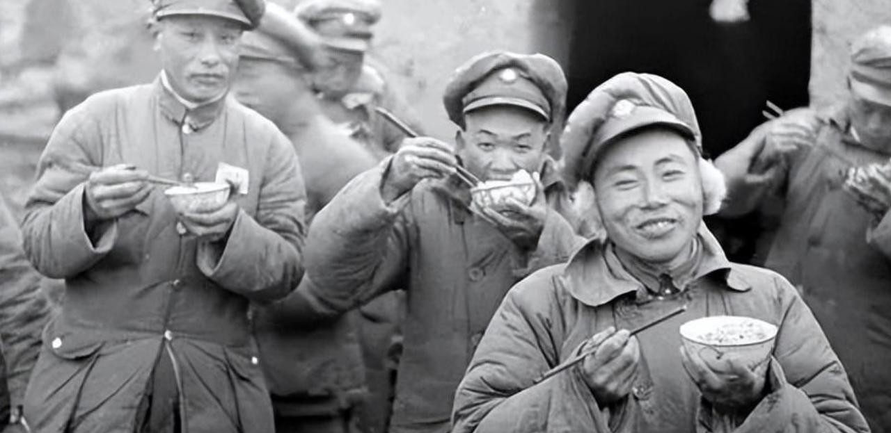 1948年冬天，淮海战役的战火烧到了安徽双堆集，国民党的黄维兵团被围困在这片被硝