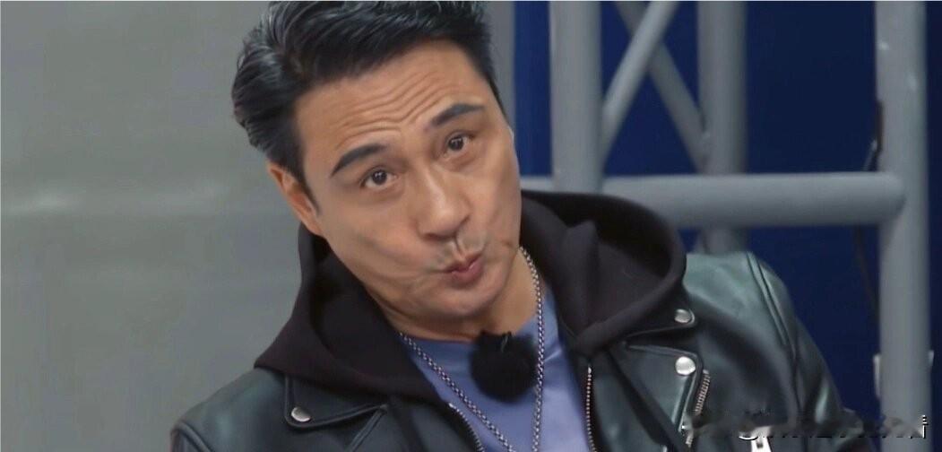 吴镇宇真是互联网上的嘴替呀。 向佐在节目说：“我不带一分钱流浪了半年，就是我在街