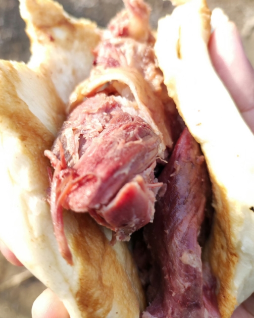 狗肉广告怎么了？违法吗？沛县人吃狗肉两千多年，搞得好像第一次知道似的。

这暗示