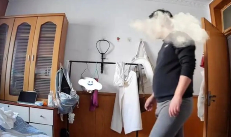 可怕！北京，独居女孩在外时突然收到监控提醒，打开一看，男房东竟然趁她不在家时，穿