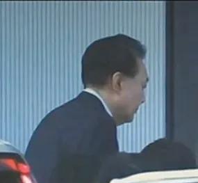 尹锡悦被捕，创造总统任上被捕历史。
为了最后一丝体面，尹锡悦没有再负隅顽抗，今天