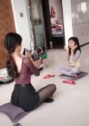 给家里小孩请的家庭教师