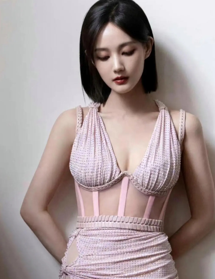 李一桐这身材也太好了吧