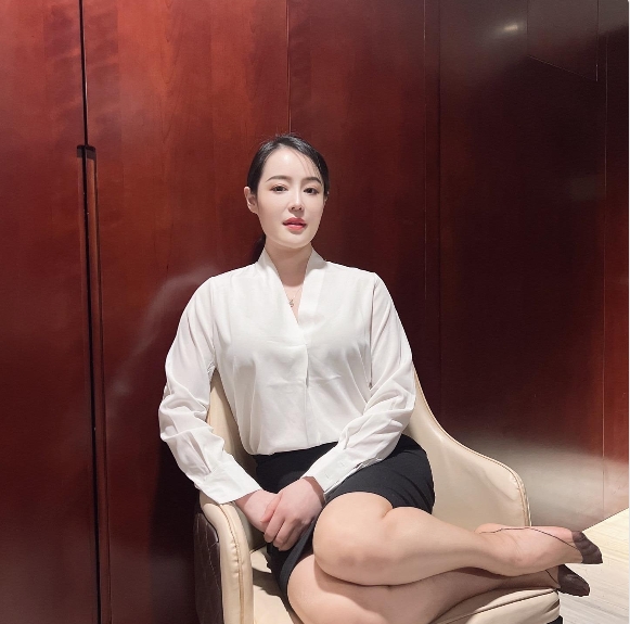 袜子都是穿的比基尼