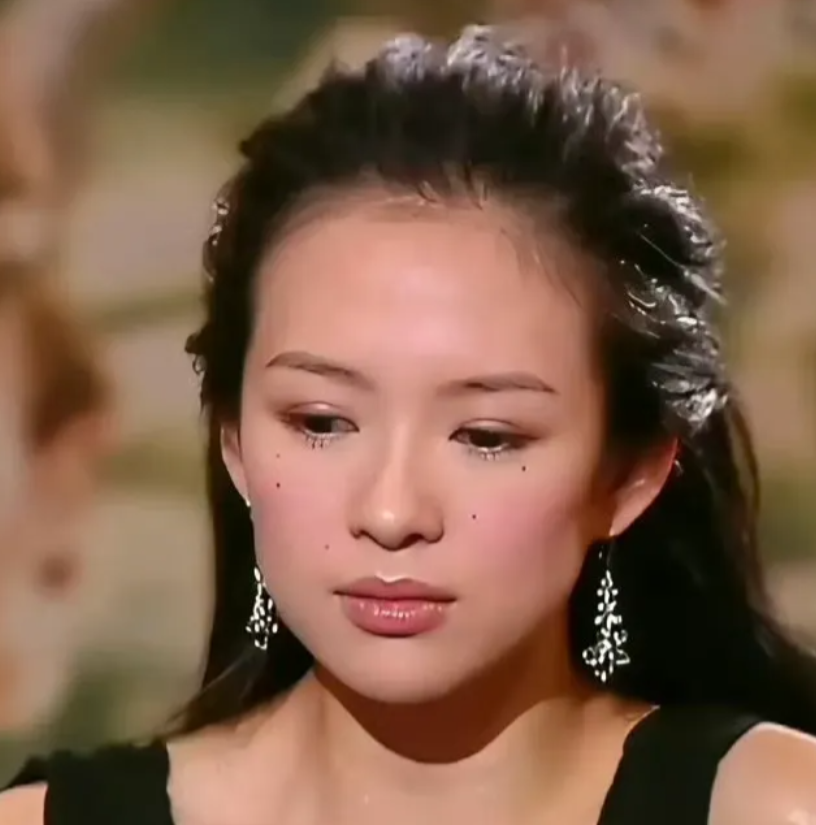 连脸上痔都盖不住，以前影视剧化妆技术好差