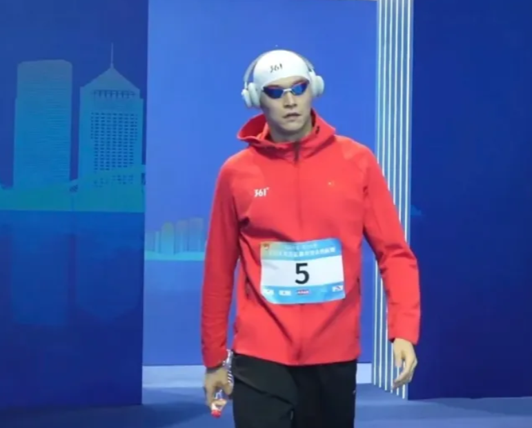 孙杨复出了！还又拿了金牌🥇！
老叔太牛了，这是真的又要巅峰相见啊！
就是孙杨9