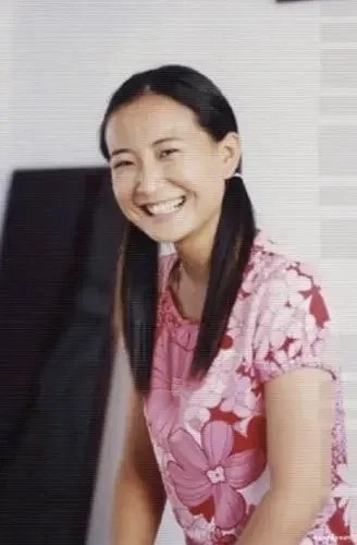 刚上大学母亲就离世❗怪不得贾玲那么遗憾啊
看了段贾玲的采访才知道，她刚去北京上一