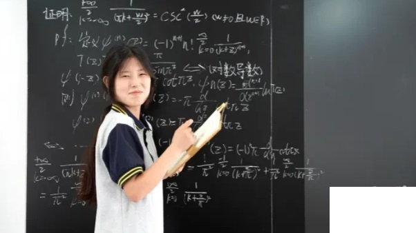 猜猜这位天才少女会被哪所大学破格录取？

北大？清华？南大？还是又被迫走出国门？
