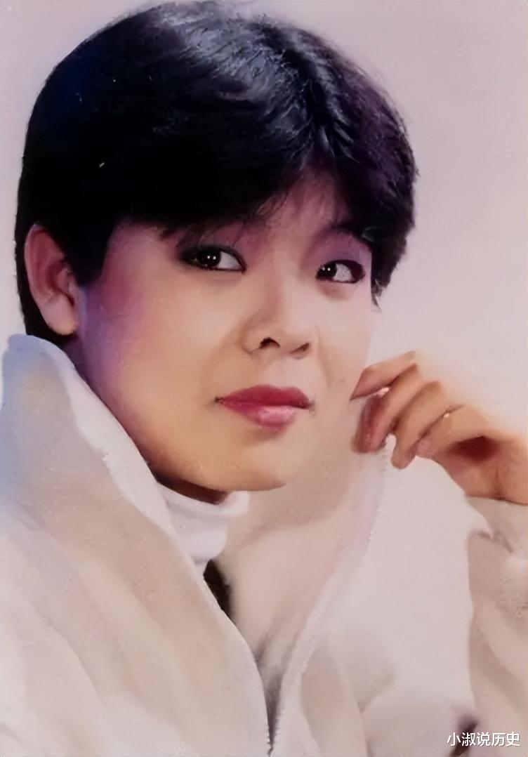 春晚爆红后，她洗完澡从23楼一跃而下，临终时说：妈，我好后悔（微信打字九宫格怎么设置）-第6张图片-九妖电影