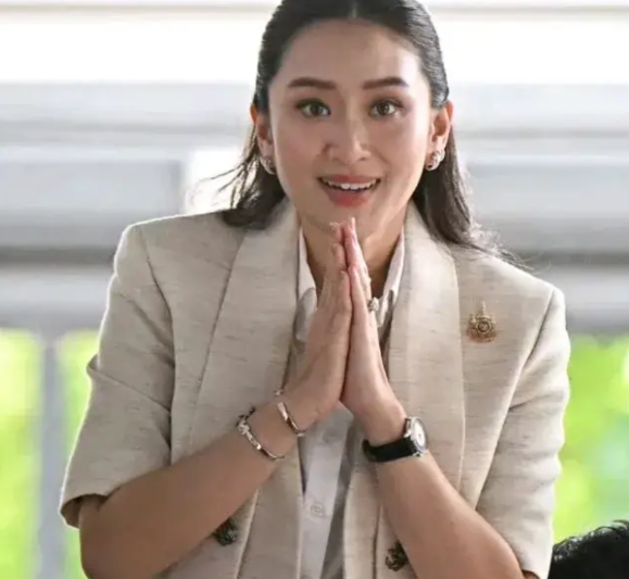 佩通坦称，她出身于华人家庭，有中国血统。她此番访华如同回家，泰中两国是近邻，是兄