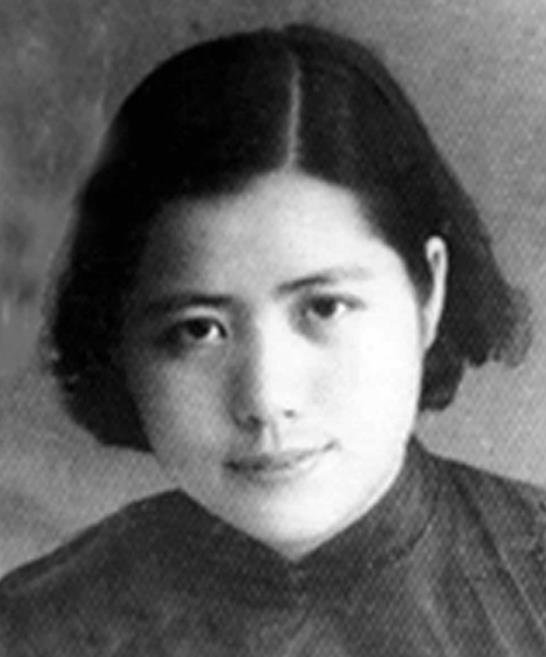 1942年6月，日军在一处洞穴中发现了我党三位落单的女同志，他们企图通过烟熏的方