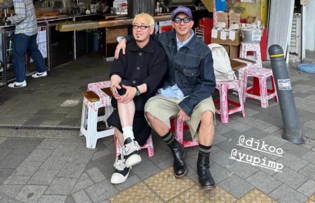 具俊晔回韩与朋友聚会，打扮年轻时尚，大 S 帮忙宣传却遭讽刺。具俊晔因与大 S 