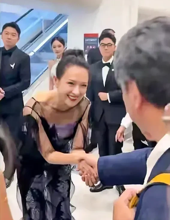 章子怡在国内不会这样吧？