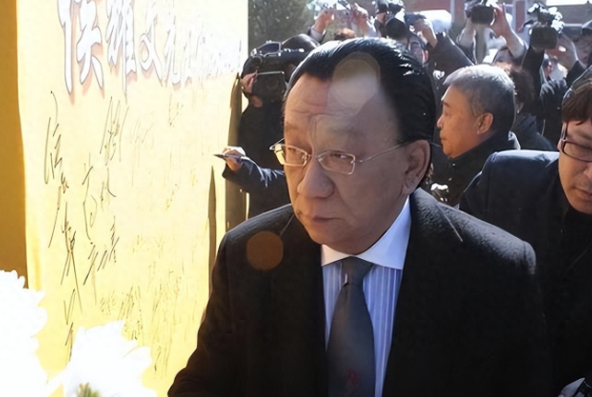 相声界风波：侯耀华面临清门挑战，行业未来何去何从？