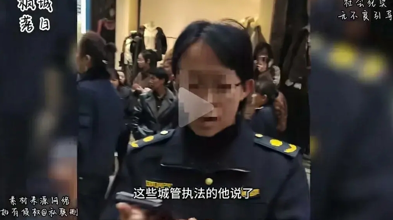 在贵州某街道，一名店主经营不下去了，就在店内物品上贴上此店转让信息。不料城管以妨