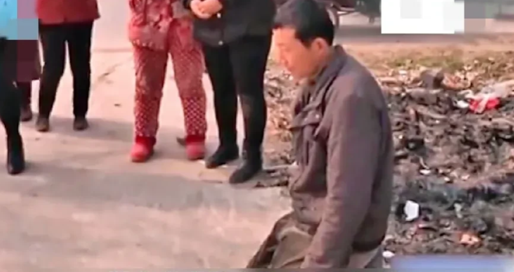 在河南的一个小村庄里，曾经发生过一场轰动全村的“私奔”事件。故事的主人公大志，在