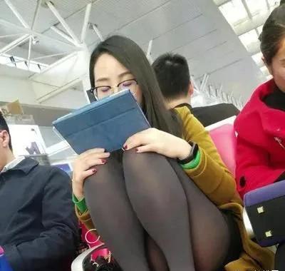 在车站看到这一幕，我有必要过去提醒她一下吗？