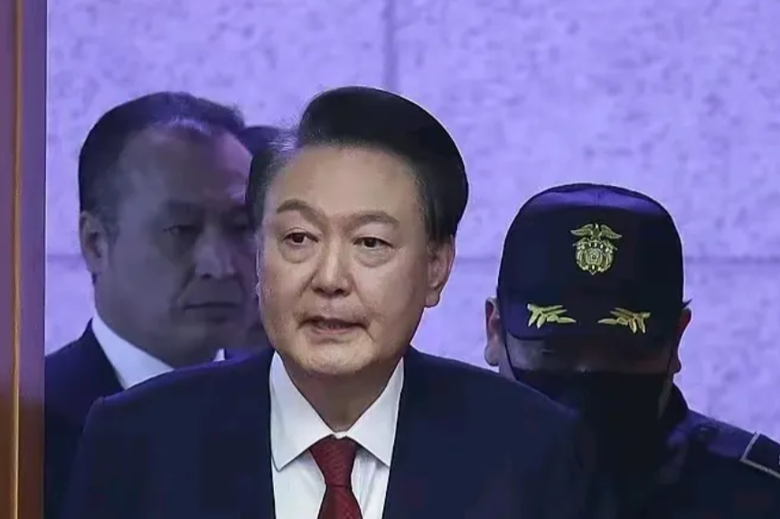 尹锡悦即将出狱，金建希热泪盈眶，在野党愤愤不平，文在寅表示无奈！

首尔地方法院