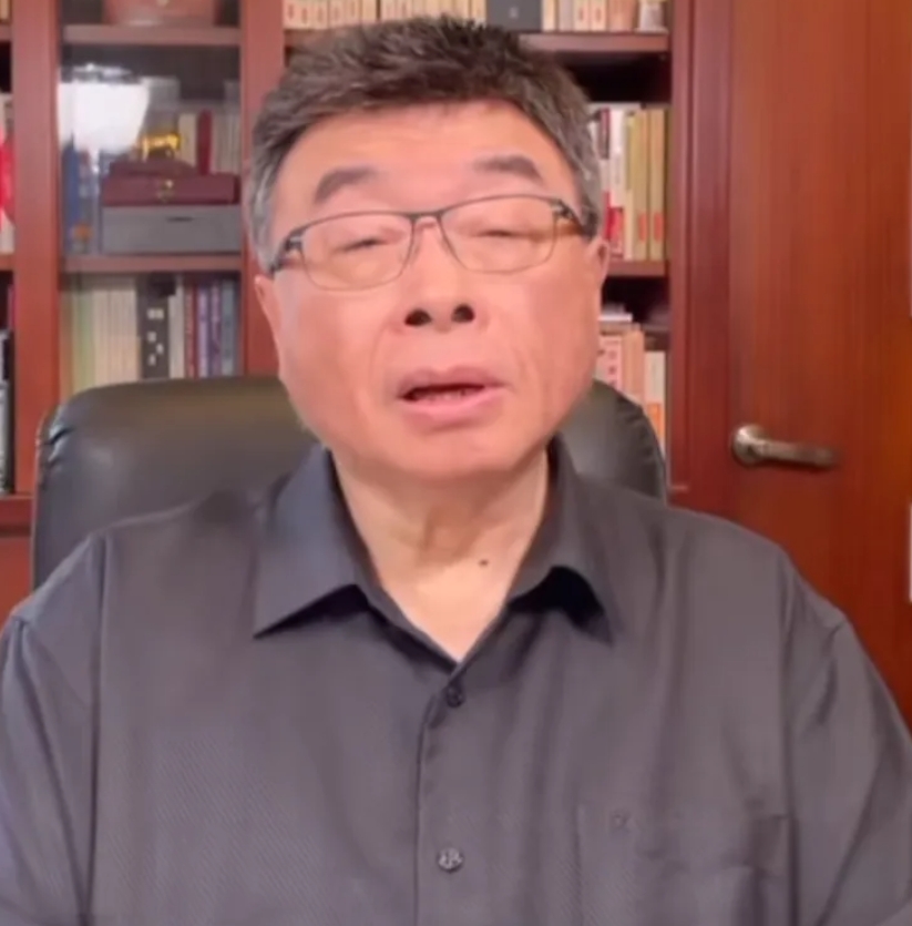 小s邻居邱毅谈大s去世后，具俊晔和汪小菲的反应。来我们先看视频，看完了，我觉得吧