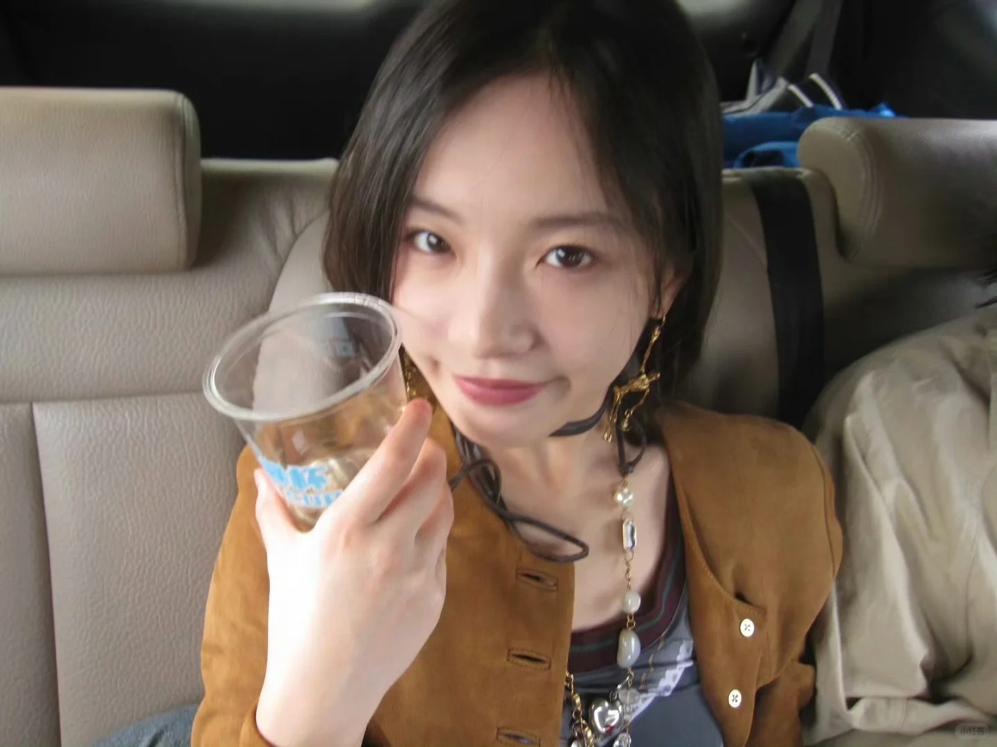 她什么风格都能驾驭呀
美丽女人