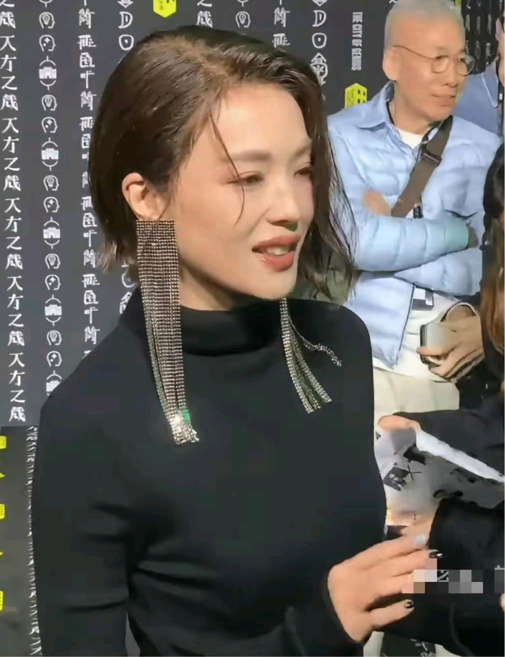 我说舒淇是娱乐圈第一美女，
从前是，
现在更是，
有没有人反对？
试问谁能美过舒