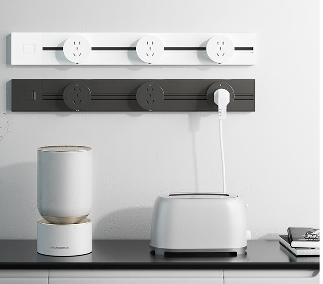 京东京造星轨系列 SE 明装轨道插座今日开售，有白色、枪灰色两种颜色可选，售价 