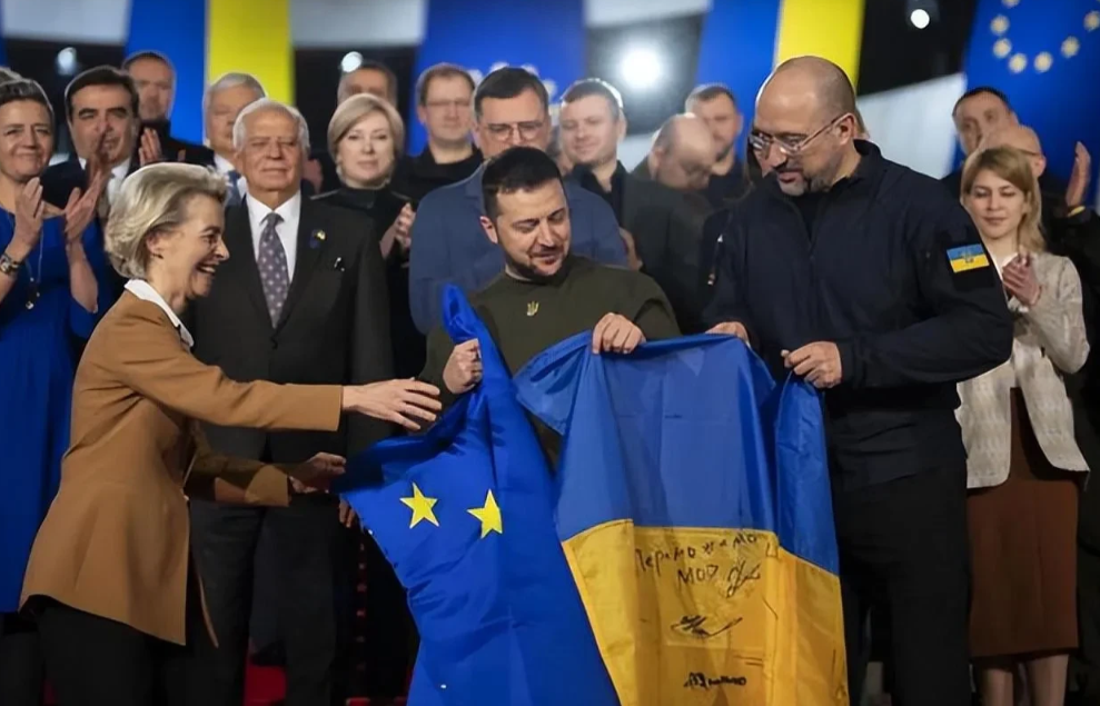 欧盟重申支持乌克兰，这是要对美国施加压力？

1.	欧盟这次真是下了决心，27个