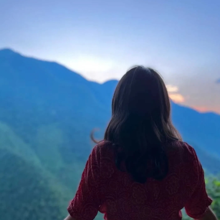 该不该给侄女孩子压岁钱？
我每年都给老公侄女孩子压岁钱，今年我就偏不给。老公侄女