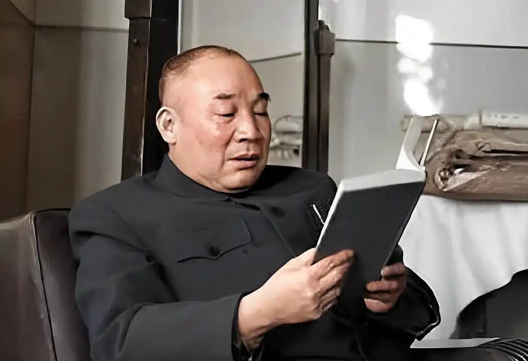 嘿，你敢信吗？有个叫马寅初的，自己家里娃都快组成足球队了，竟然跳出来嚷嚷着让全国