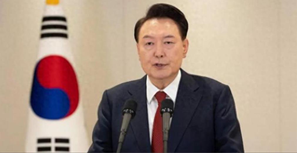 尹锡悦拒绝出庭，反咬中国，拨通王毅的电话，韩外长送上一句感谢
一场6小时的“戒严