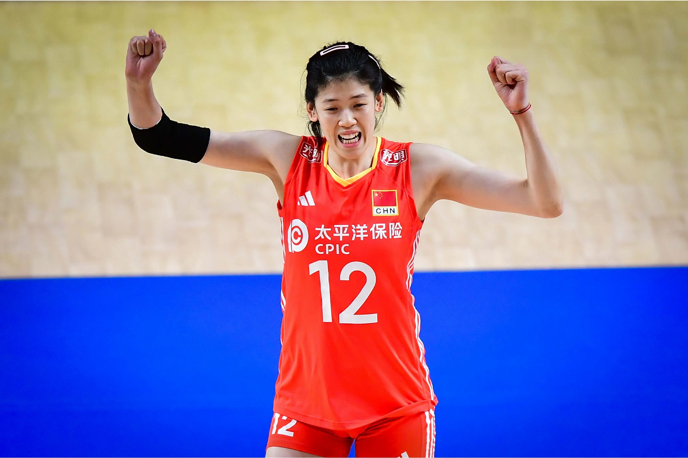 突发！天津女排对阵上海第五局，李盈莹崴脚离场