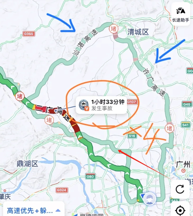 导航时遇到堵车是因为不会用导航，比如缩小地图看清楚大概路线。
像这么大范围的堵车