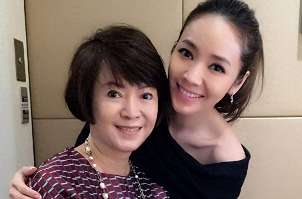 1973年，林月云霸占了闺蜜老公，5年后生下侯佩岑。10年后，她又霸占了另一位闺