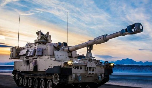 M109自行榴弹炮长度9.1米，宽度3.1米，高度3.3米，成员4人（车长+炮长