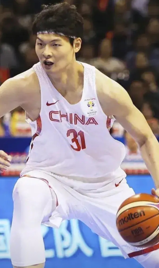 王哲林要打广东球迷的脸
     目前广东已经输了十场球，战绩是12胜10负，排