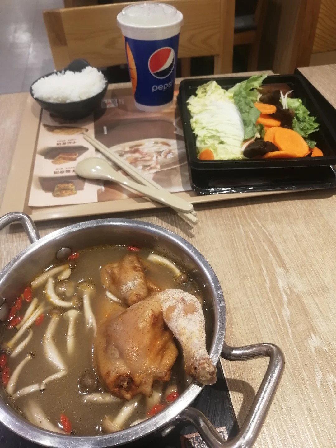 这我能说什么，半个冻鸡端上来了～
真实在
吉野家
带冻霜的半只鸡🐔