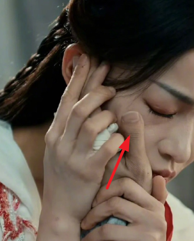 古偶剧男主惊现短拇指，一下子就出戏了...