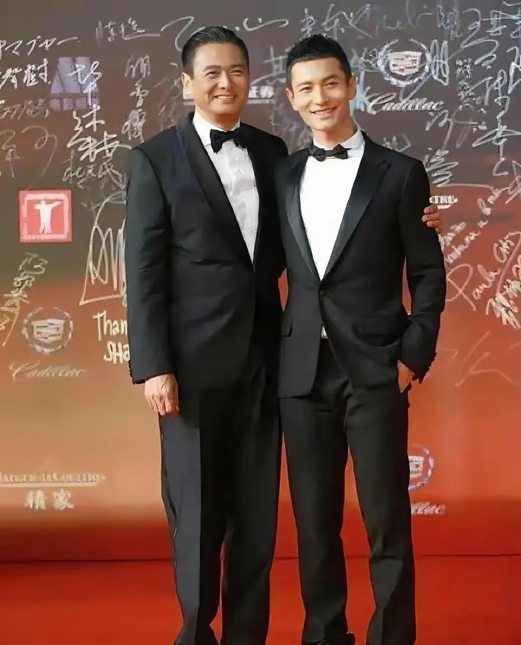 香港和内地影坛的对比：
演员演技：香港强
敬业精神：香港强
演员影响力：香港强
